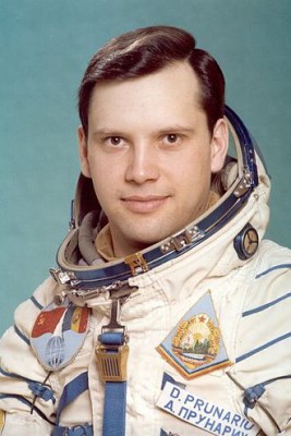 Dumitru Prunariu.jpg